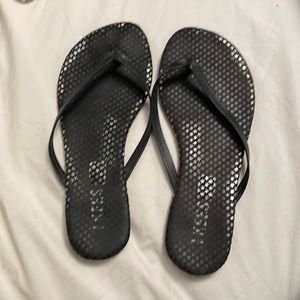 Kids TKEES flip flops.